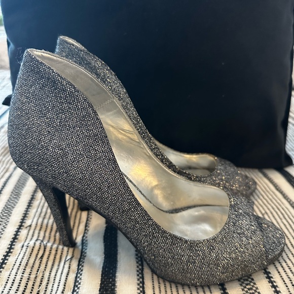 Caparros Silver Glitter Heels Peep-Toe - Picture 2 of 6